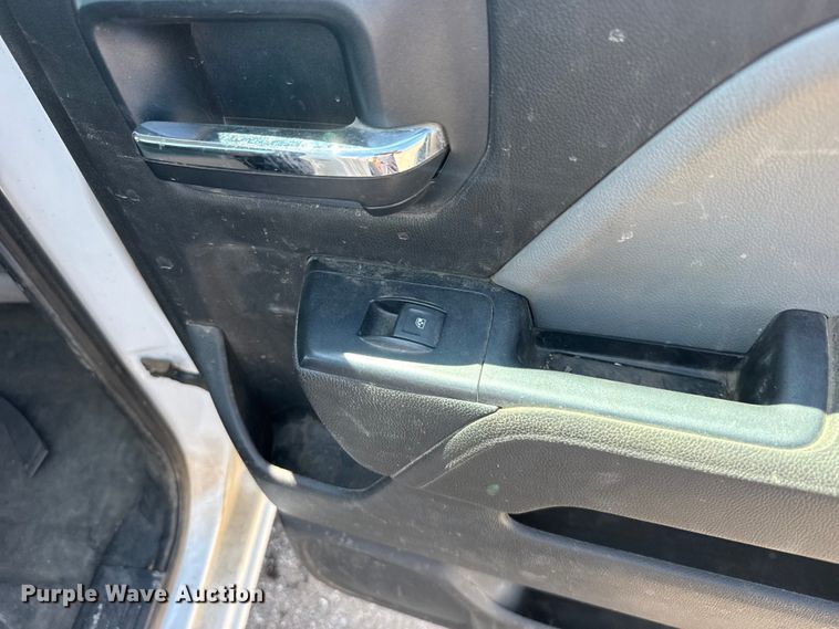 image for item EW4963 2018 Chevrolet Silverado 2500HD utility bed pickup truck