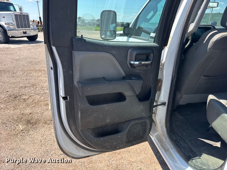 image for item EW4963 2018 Chevrolet Silverado 2500HD utility bed pickup truck