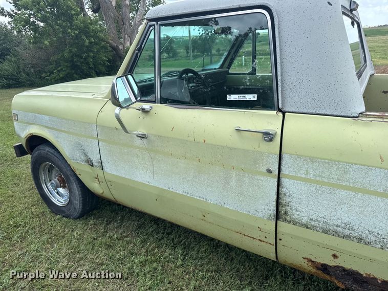 image for item EW4982 1977 International Scout pickup truck