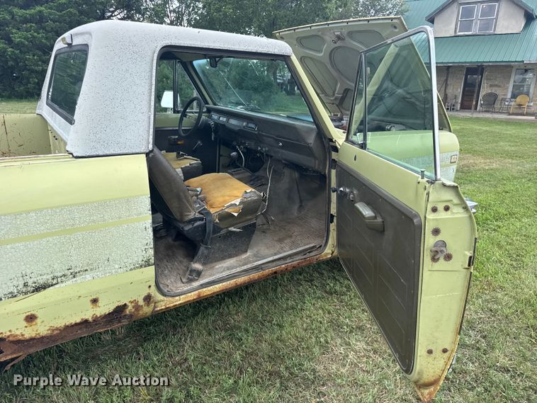 image for item EW4982 1977 International Scout pickup truck