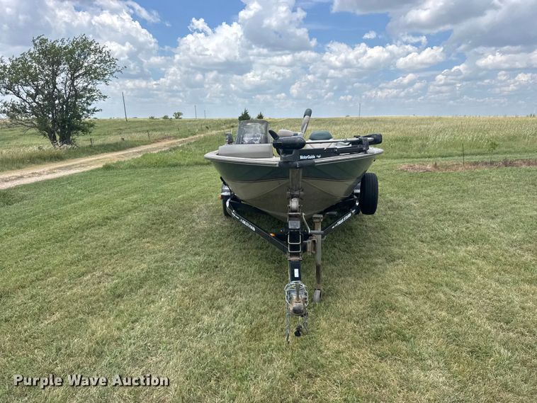 image for item EW4983 2002 Tracker Pro deep v 16 boat