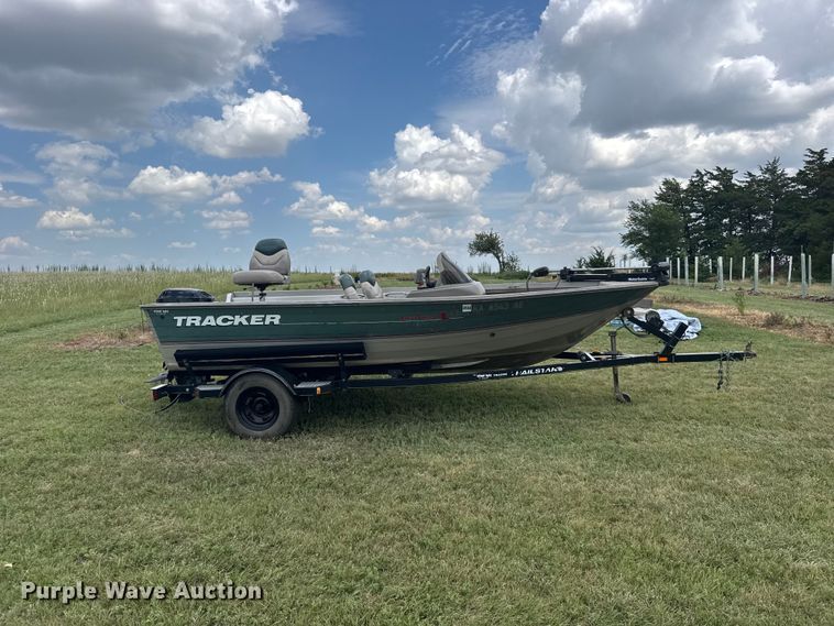 image for item EW4983 2002 Tracker Pro deep v 16 boat