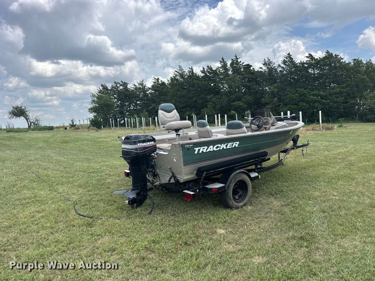 image for item EW4983 2002 Tracker Pro deep v 16 boat