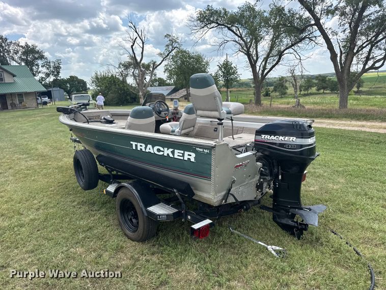 image for item EW4983 2002 Tracker Pro deep v 16 boat