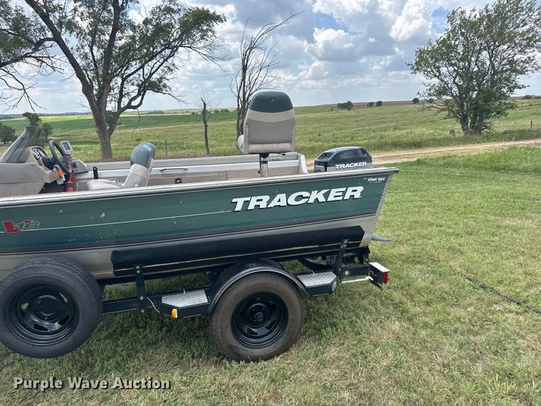 image for item EW4983 2002 Tracker Pro deep v 16 boat