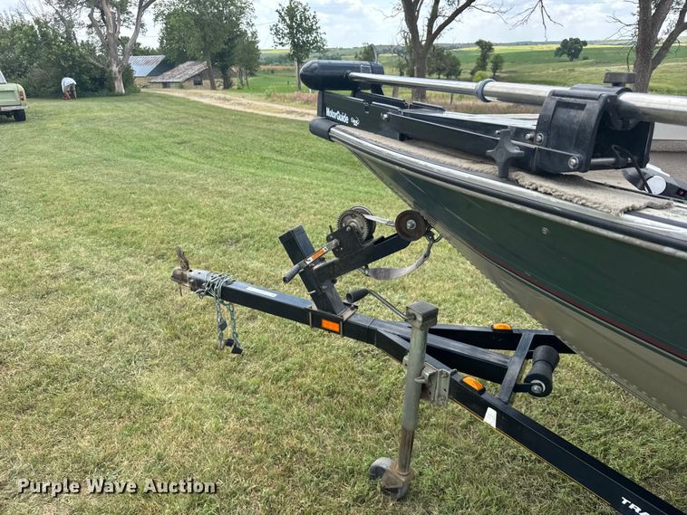 image for item EW4983 2002 Tracker Pro deep v 16 boat