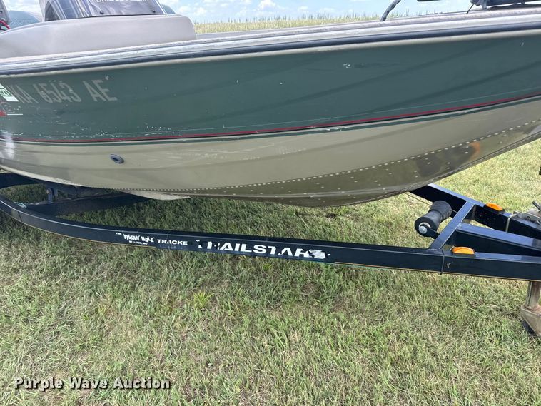 image for item EW4983 2002 Tracker Pro deep v 16 boat