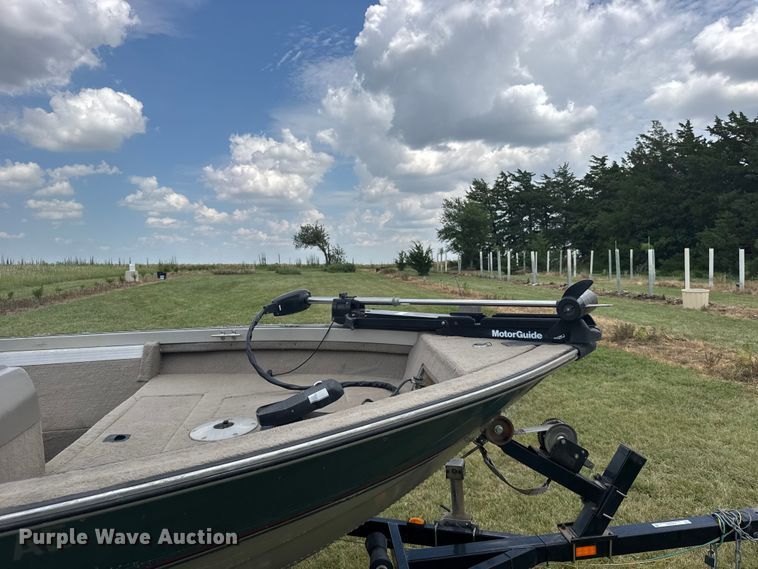 image for item EW4983 2002 Tracker Pro deep v 16 boat