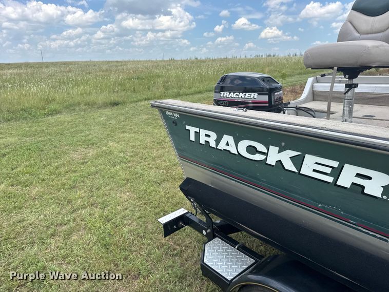 image for item EW4983 2002 Tracker Pro deep v 16 boat
