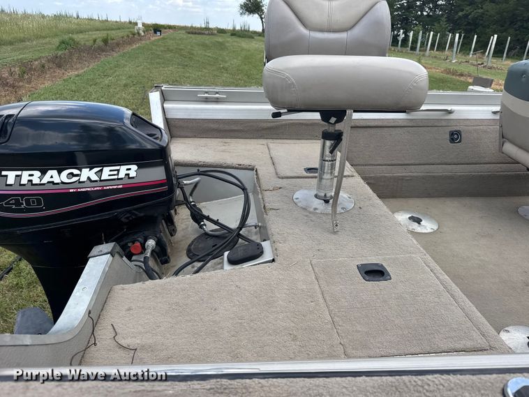 image for item EW4983 2002 Tracker Pro deep v 16 boat