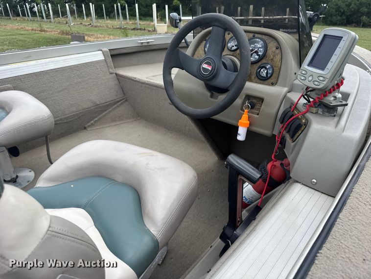 image for item EW4983 2002 Tracker Pro deep v 16 boat