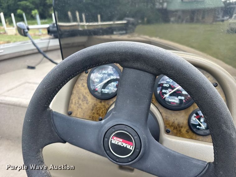 image for item EW4983 2002 Tracker Pro deep v 16 boat