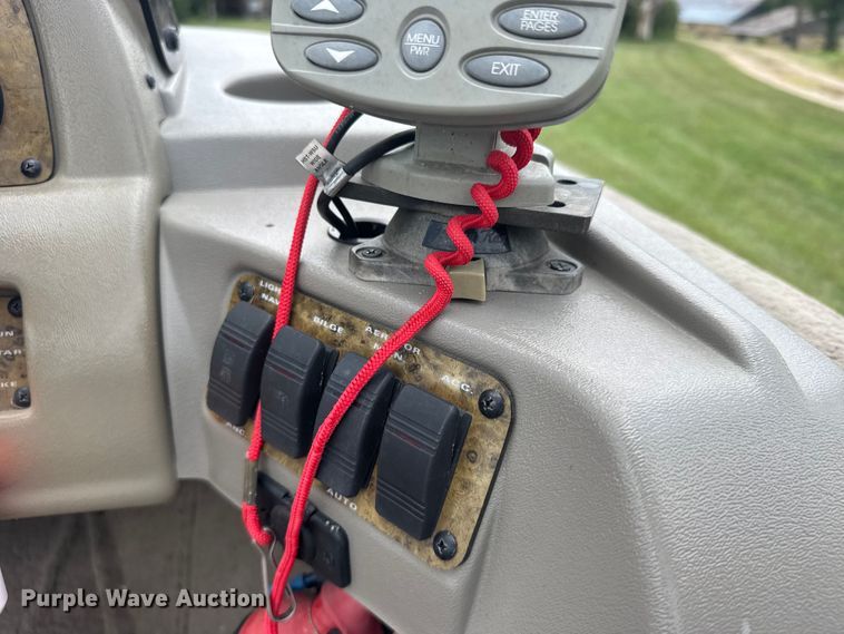 image for item EW4983 2002 Tracker Pro deep v 16 boat