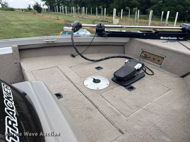 image for item EW4983 2002 Tracker Pro deep v 16 boat