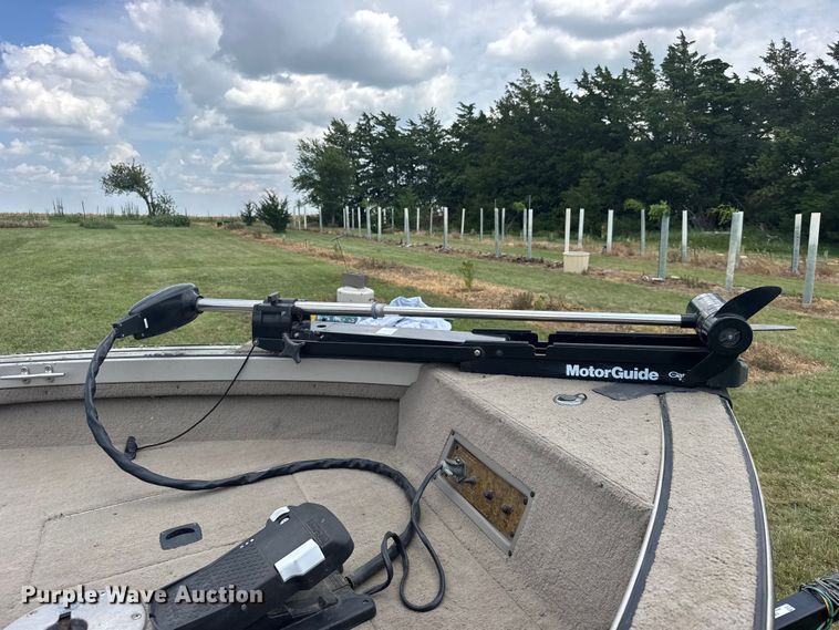 image for item EW4983 2002 Tracker Pro deep v 16 boat