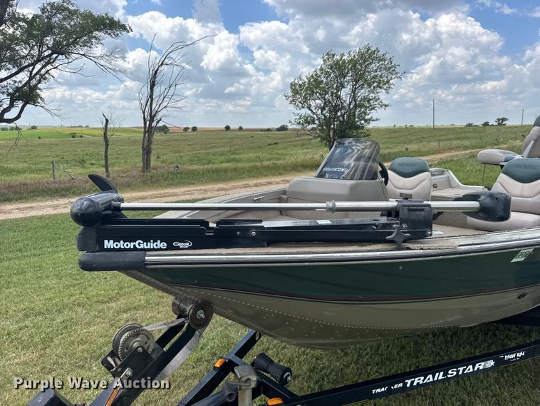 image for item EW4983 2002 Tracker Pro deep v 16 boat