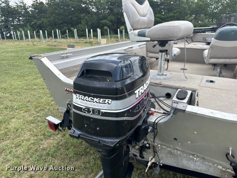 image for item EW4983 2002 Tracker Pro deep v 16 boat