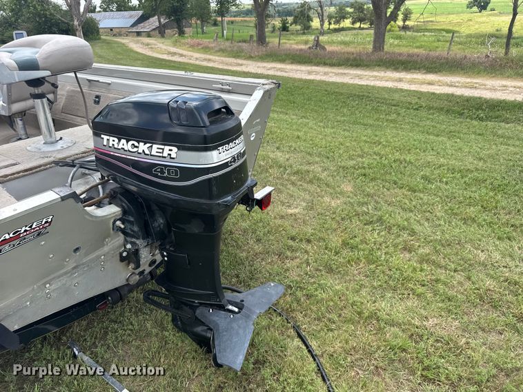 image for item EW4983 2002 Tracker Pro deep v 16 boat