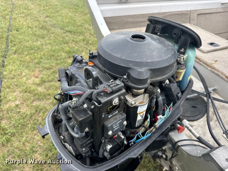 image for item EW4983 2002 Tracker Pro deep v 16 boat