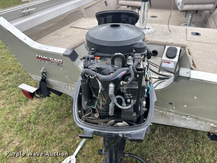 image for item EW4983 2002 Tracker Pro deep v 16 boat