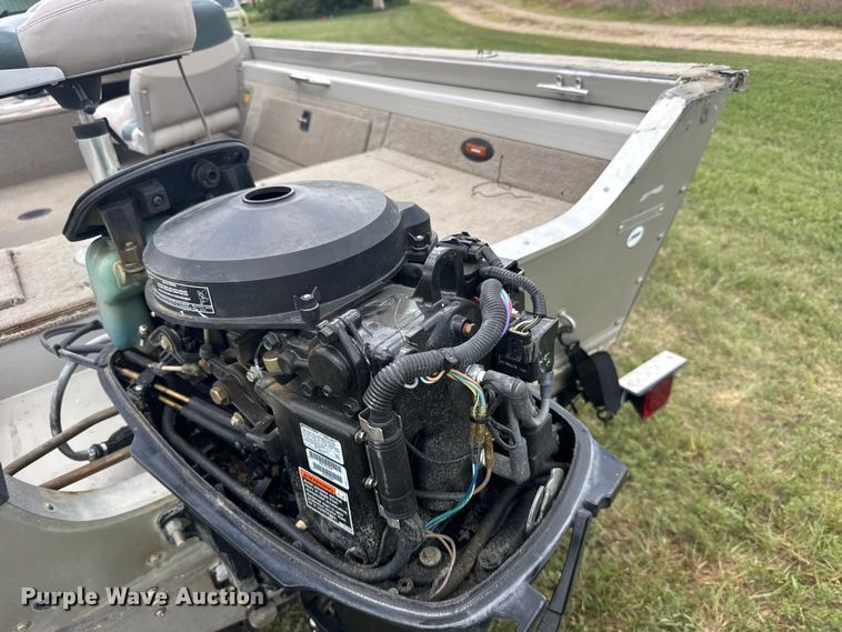 image for item EW4983 2002 Tracker Pro deep v 16 boat