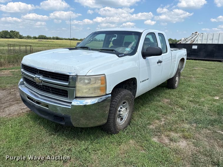 2007 Chevrolet Silverado 2500HD Ext. Cab pickup truck