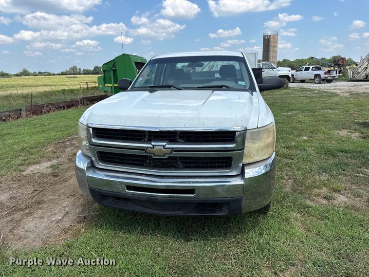 image for item EX2102 2007 Chevrolet Silverado 2500HD Ext. Cab pickup truck