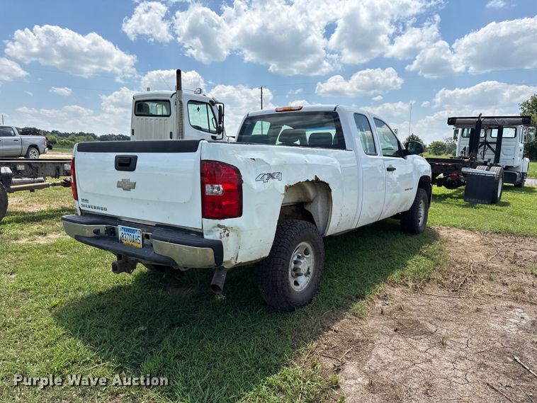 image for item EX2102 2007 Chevrolet Silverado 2500HD Ext. Cab pickup truck