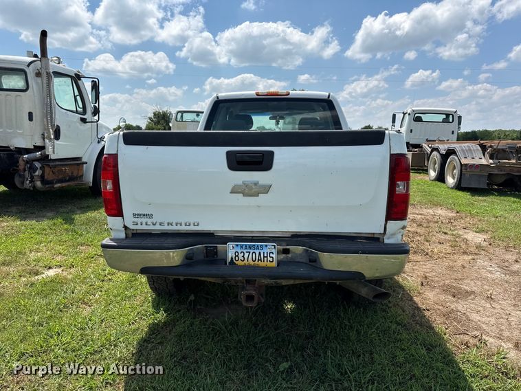 image for item EX2102 2007 Chevrolet Silverado 2500HD Ext. Cab pickup truck