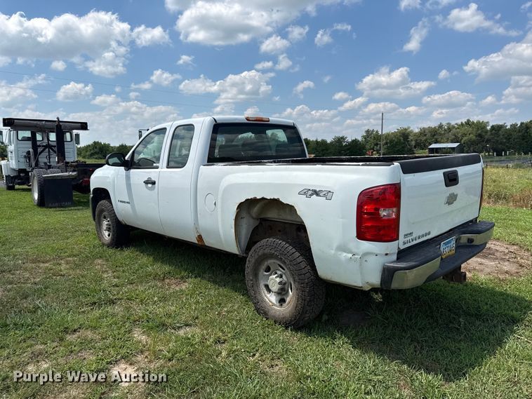 image for item EX2102 2007 Chevrolet Silverado 2500HD Ext. Cab pickup truck