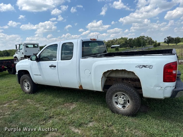 image for item EX2102 2007 Chevrolet Silverado 2500HD Ext. Cab pickup truck