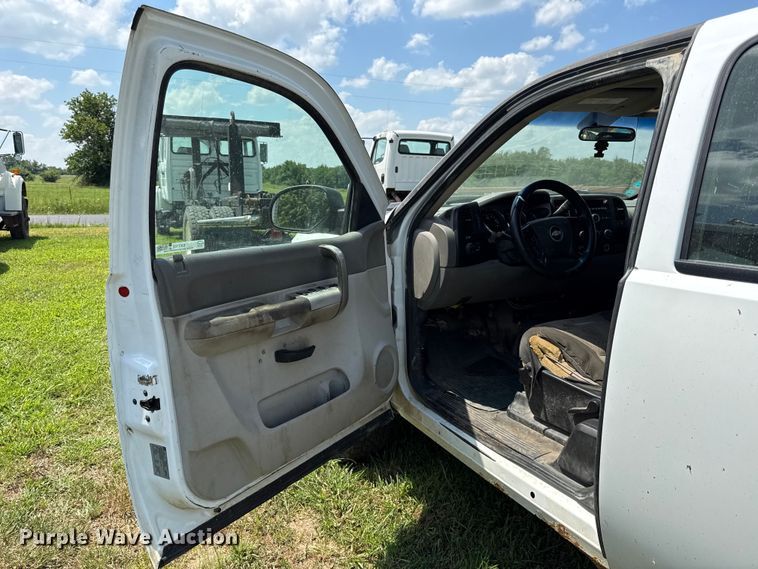 image for item EX2102 2007 Chevrolet Silverado 2500HD Ext. Cab pickup truck