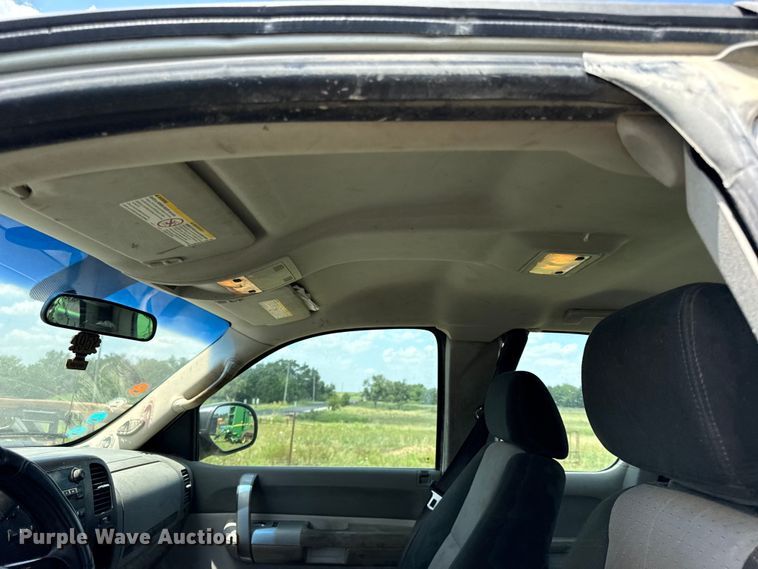 image for item EX2102 2007 Chevrolet Silverado 2500HD Ext. Cab pickup truck