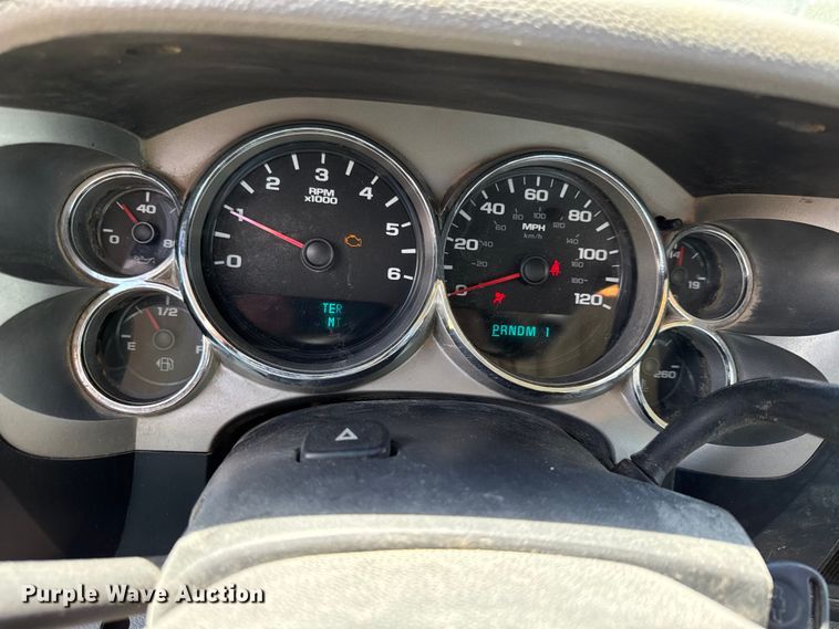 image for item EX2102 2007 Chevrolet Silverado 2500HD Ext. Cab pickup truck