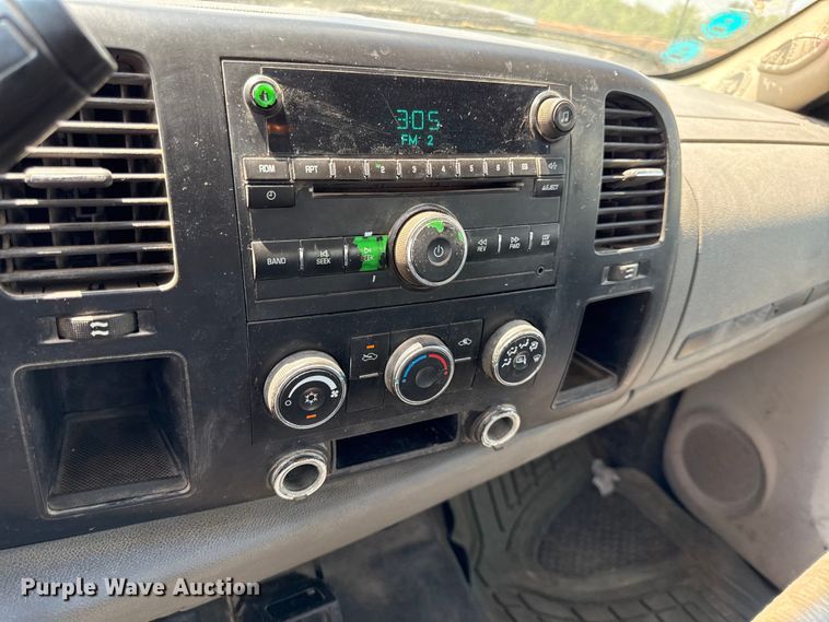 image for item EX2102 2007 Chevrolet Silverado 2500HD Ext. Cab pickup truck