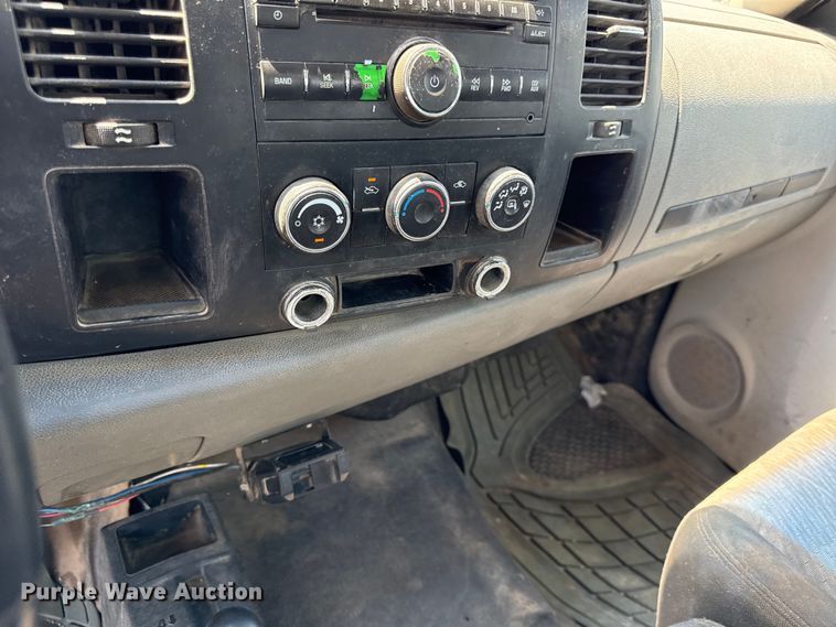 image for item EX2102 2007 Chevrolet Silverado 2500HD Ext. Cab pickup truck