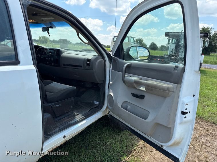 image for item EX2102 2007 Chevrolet Silverado 2500HD Ext. Cab pickup truck