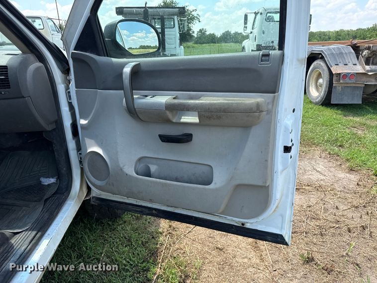 image for item EX2102 2007 Chevrolet Silverado 2500HD Ext. Cab pickup truck