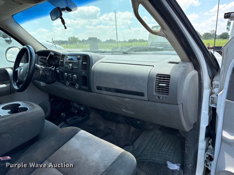 image for item EX2102 2007 Chevrolet Silverado 2500HD Ext. Cab pickup truck