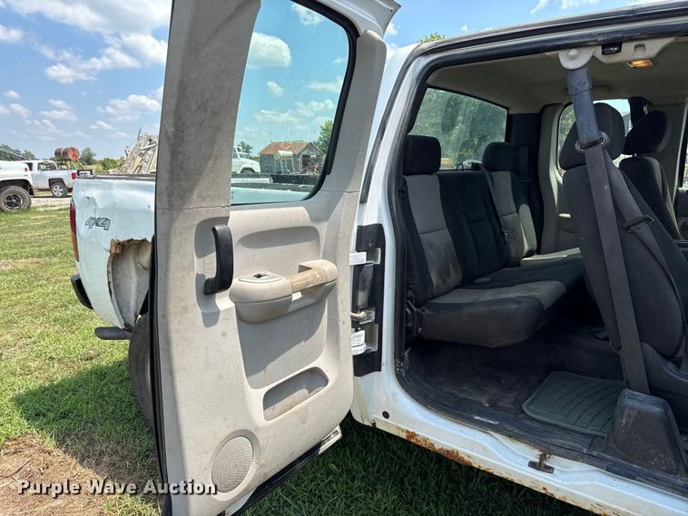 image for item EX2102 2007 Chevrolet Silverado 2500HD Ext. Cab pickup truck