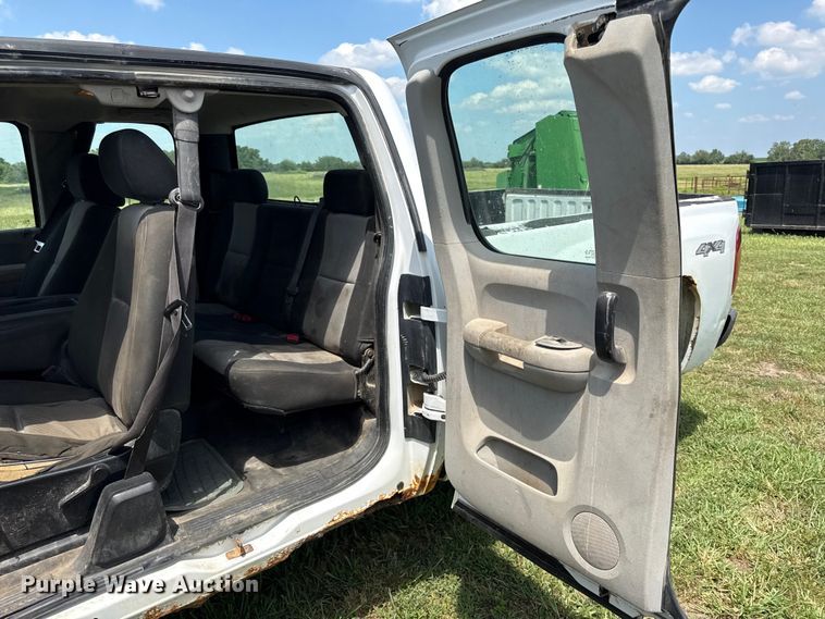 image for item EX2102 2007 Chevrolet Silverado 2500HD Ext. Cab pickup truck