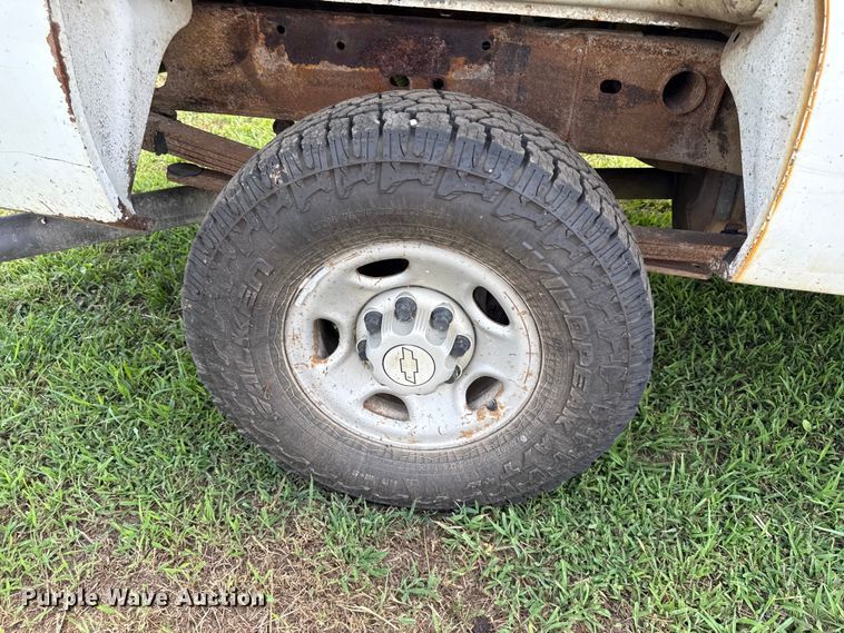image for item EX2102 2007 Chevrolet Silverado 2500HD Ext. Cab pickup truck