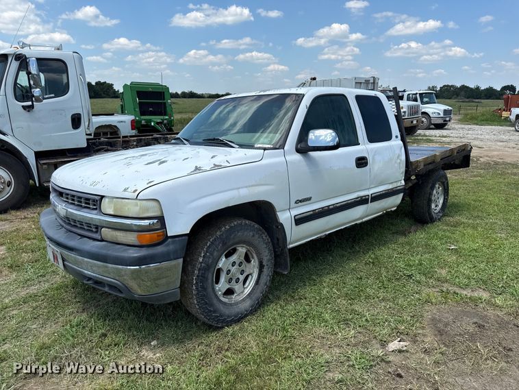 image for item EX2111 1999 Chevrolet Silverado 1500 Ext. Cab flatbed pickup truck
