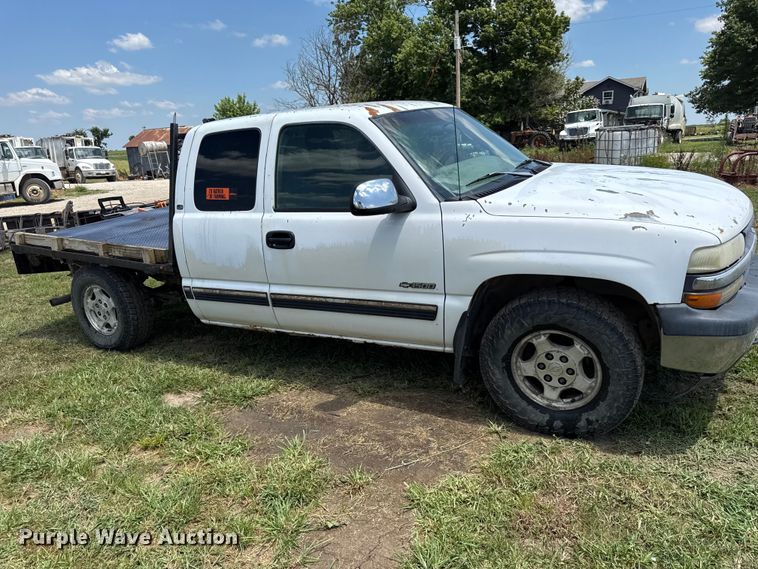 image for item EX2111 1999 Chevrolet Silverado 1500 Ext. Cab flatbed pickup truck