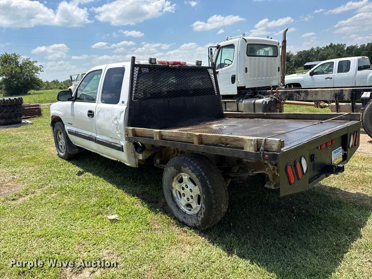 image for item EX2111 1999 Chevrolet Silverado 1500 Ext. Cab flatbed pickup truck