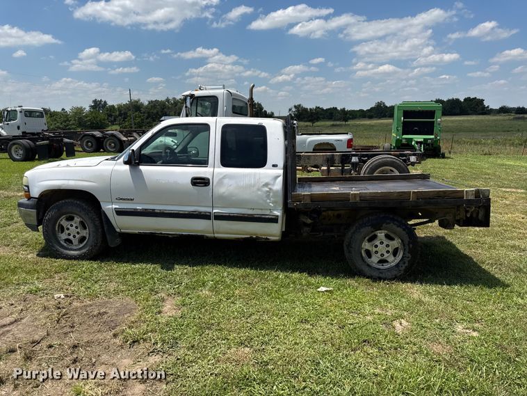 image for item EX2111 1999 Chevrolet Silverado 1500 Ext. Cab flatbed pickup truck