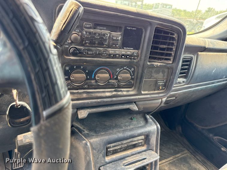 image for item EX2111 1999 Chevrolet Silverado 1500 Ext. Cab flatbed pickup truck