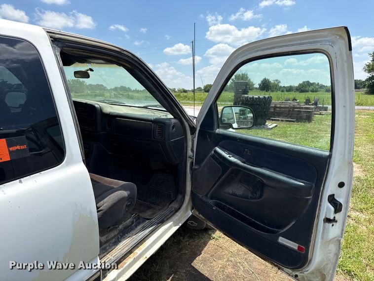 image for item EX2111 1999 Chevrolet Silverado 1500 Ext. Cab flatbed pickup truck