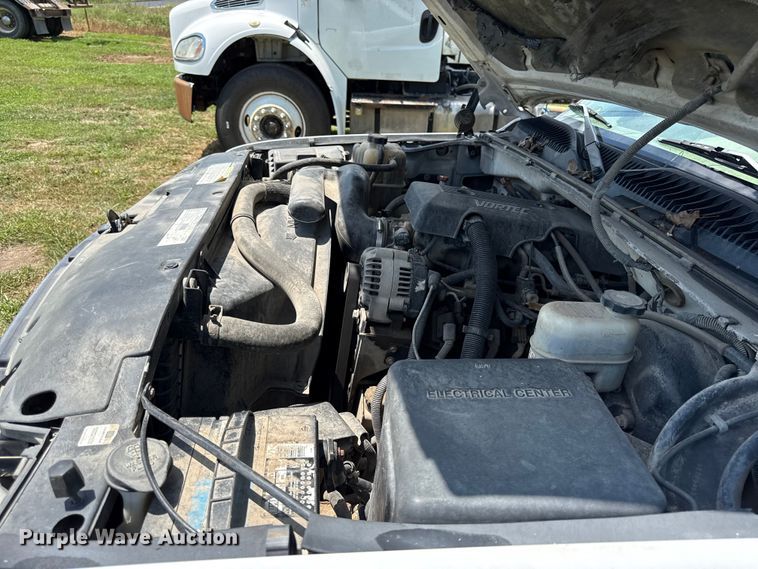 image for item EX2111 1999 Chevrolet Silverado 1500 Ext. Cab flatbed pickup truck