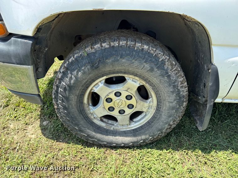 image for item EX2111 1999 Chevrolet Silverado 1500 Ext. Cab flatbed pickup truck